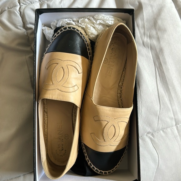 Chanel lamb skin espadrilles black and beige - Picture 1 of 4